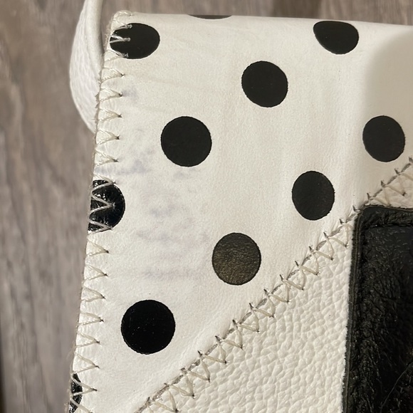 Black and White Purse - Picture 6 of 8